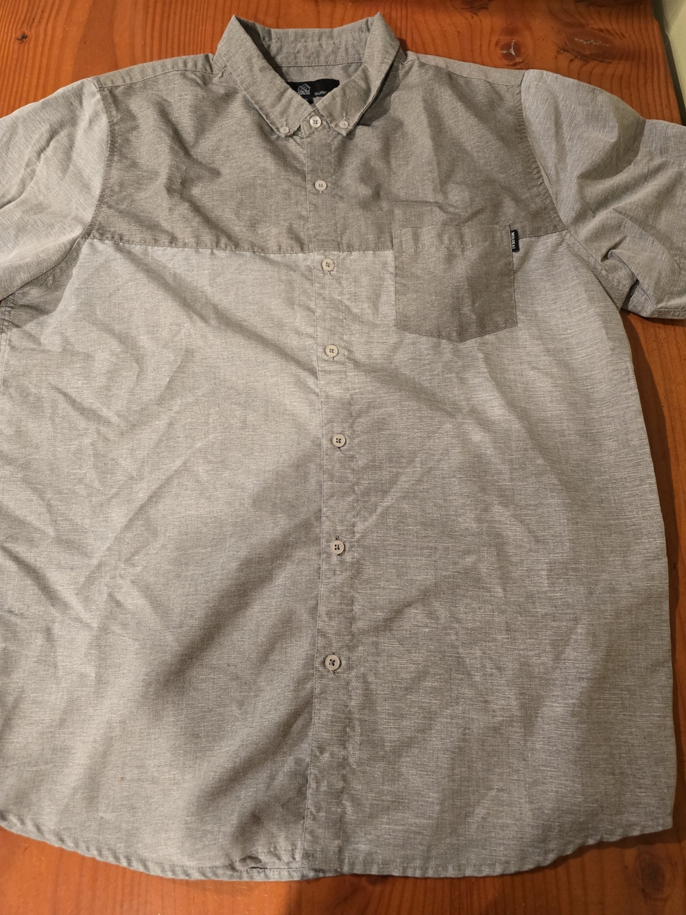 Men's Short-Sleeve Button-Down Shirt in Light Gray